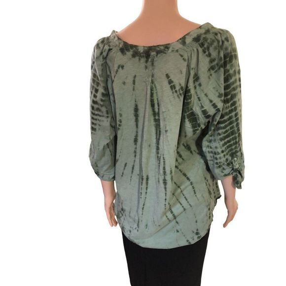 (5 for $25) Sage green 3/4 length sleeve tie-dye top size medium - Picture 3 of 7
